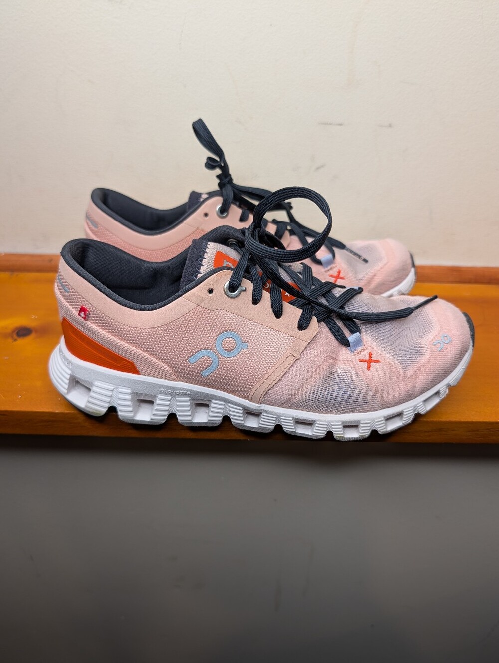 On Cloud X Womens 6 Pink Coral Running Shoes CloudTec Sneakers Lace Up